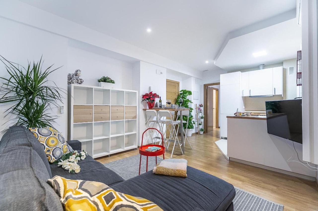 Central Malaga Apartment At Mitjana Plaza Bagian luar foto