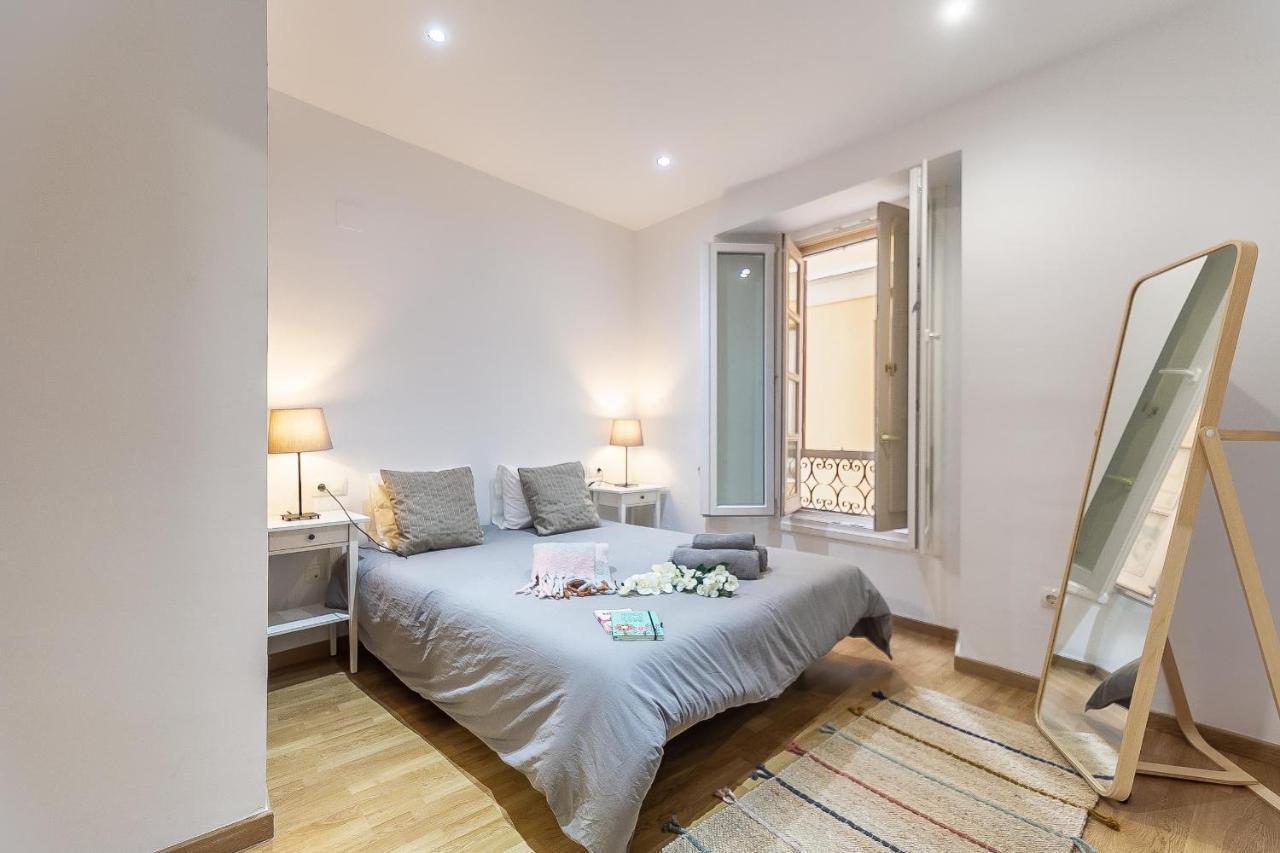 Central Malaga Apartment At Mitjana Plaza Bagian luar foto