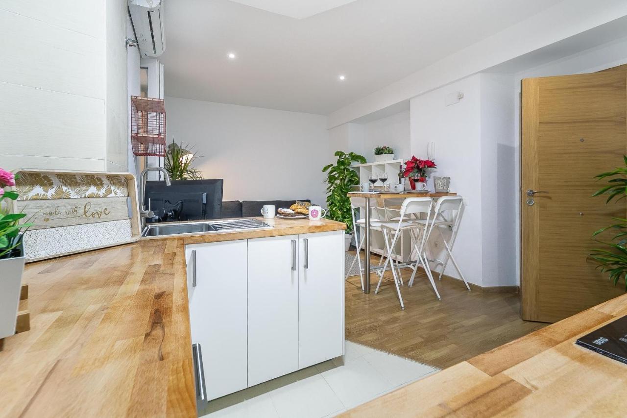 Central Malaga Apartment At Mitjana Plaza Bagian luar foto