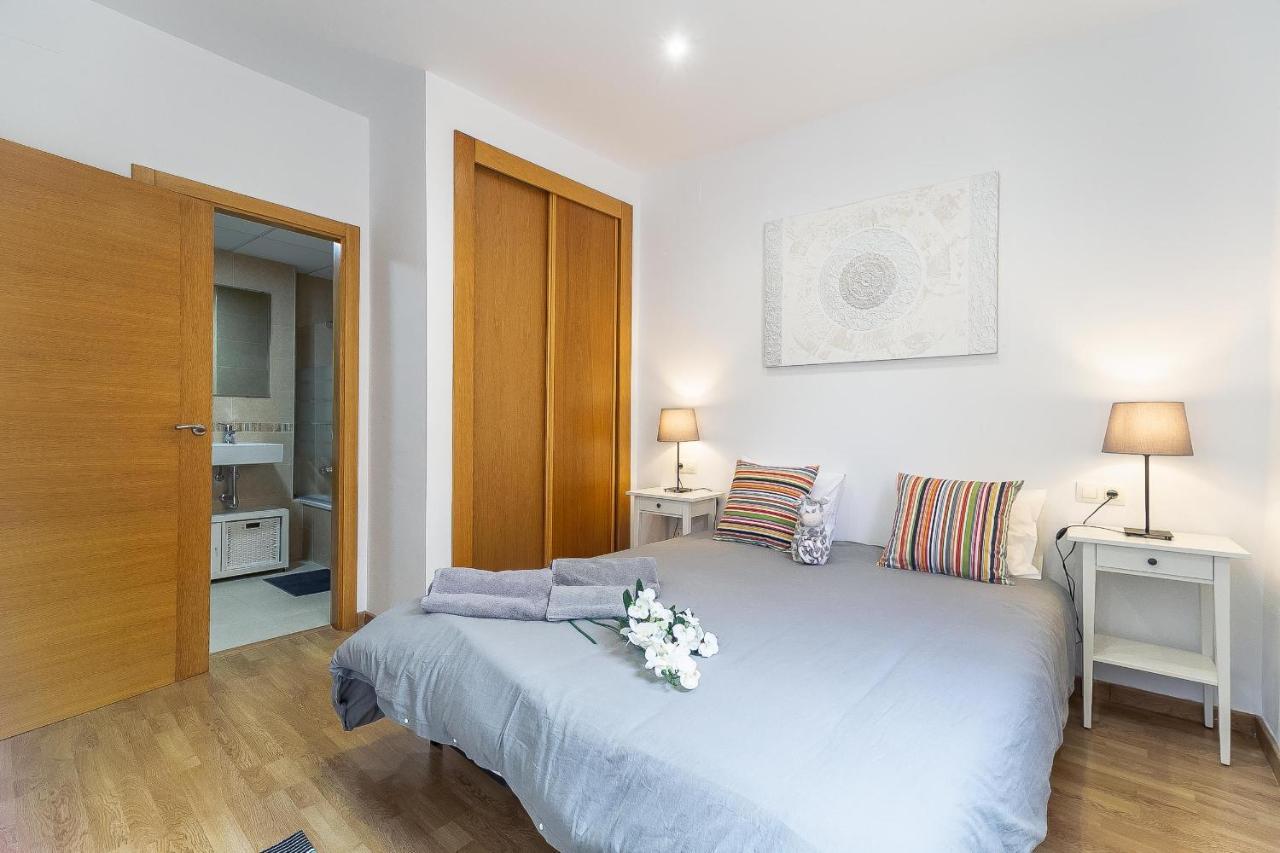 Central Malaga Apartment At Mitjana Plaza Bagian luar foto