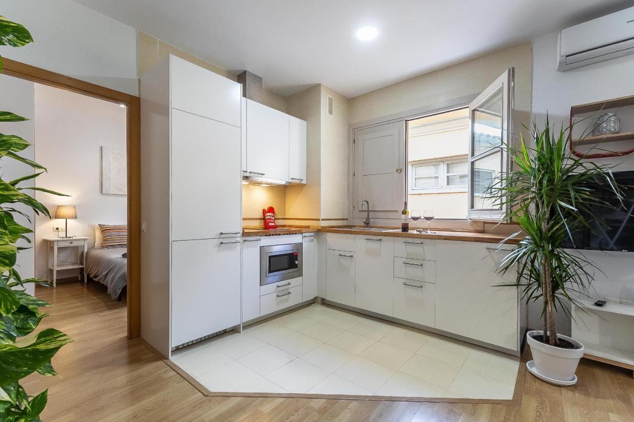 Central Malaga Apartment At Mitjana Plaza Bagian luar foto