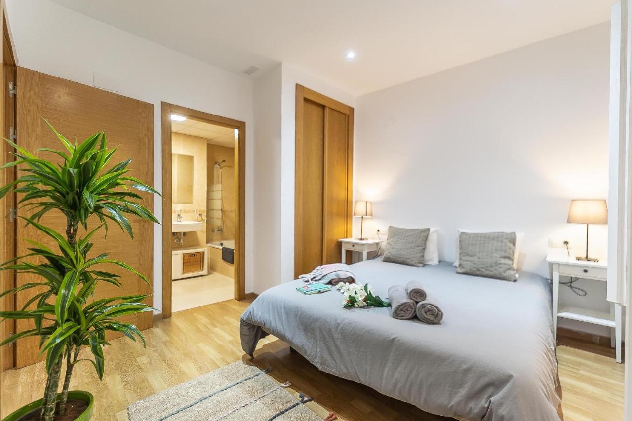 Central Malaga Apartment At Mitjana Plaza Bagian luar foto