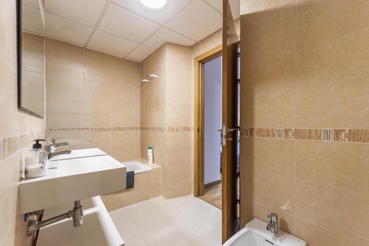 Central Malaga Apartment At Mitjana Plaza Bagian luar foto