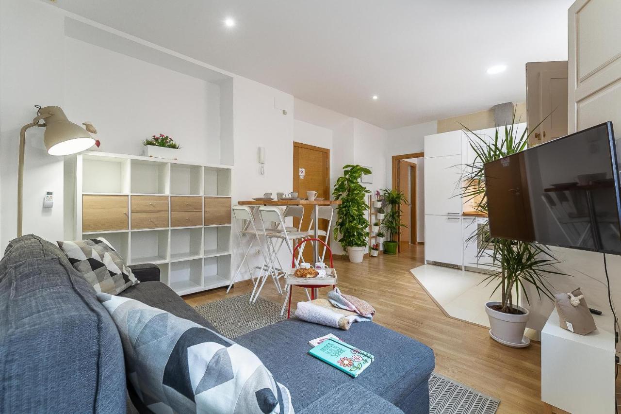 Central Malaga Apartment At Mitjana Plaza Bagian luar foto